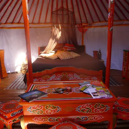 Au Soleil Mongol فندق مبيت وإفطار 3*